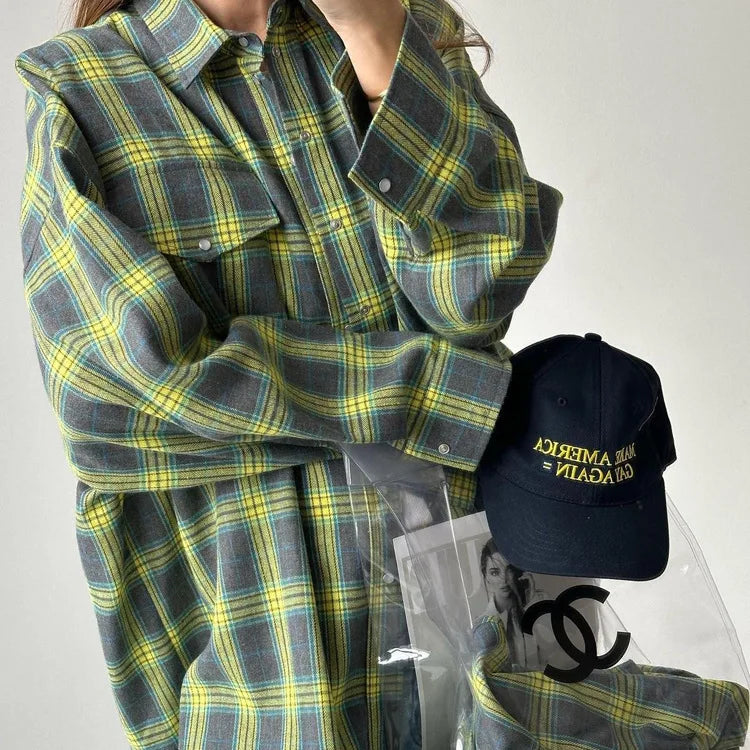 Women's Vintage Plaid Shirt – Loose Fit, Long Sleeve, Button-Down.